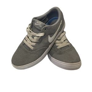 Nike SB check solar canvas women’s sneaker in Gray. Size 7.5. Cool, casual shoe